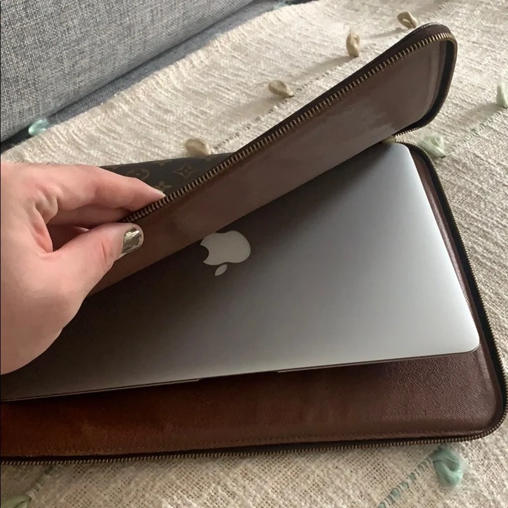 Louis Vuitton Poche Documents Portfolio